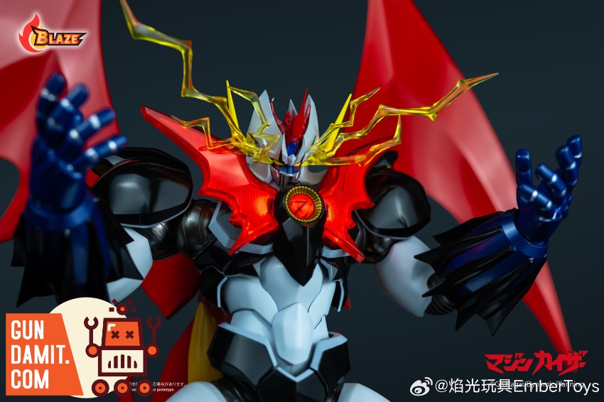 Mazinger Kaiser - side view Ember Toys Mazinger Kaiser Emperor - side view