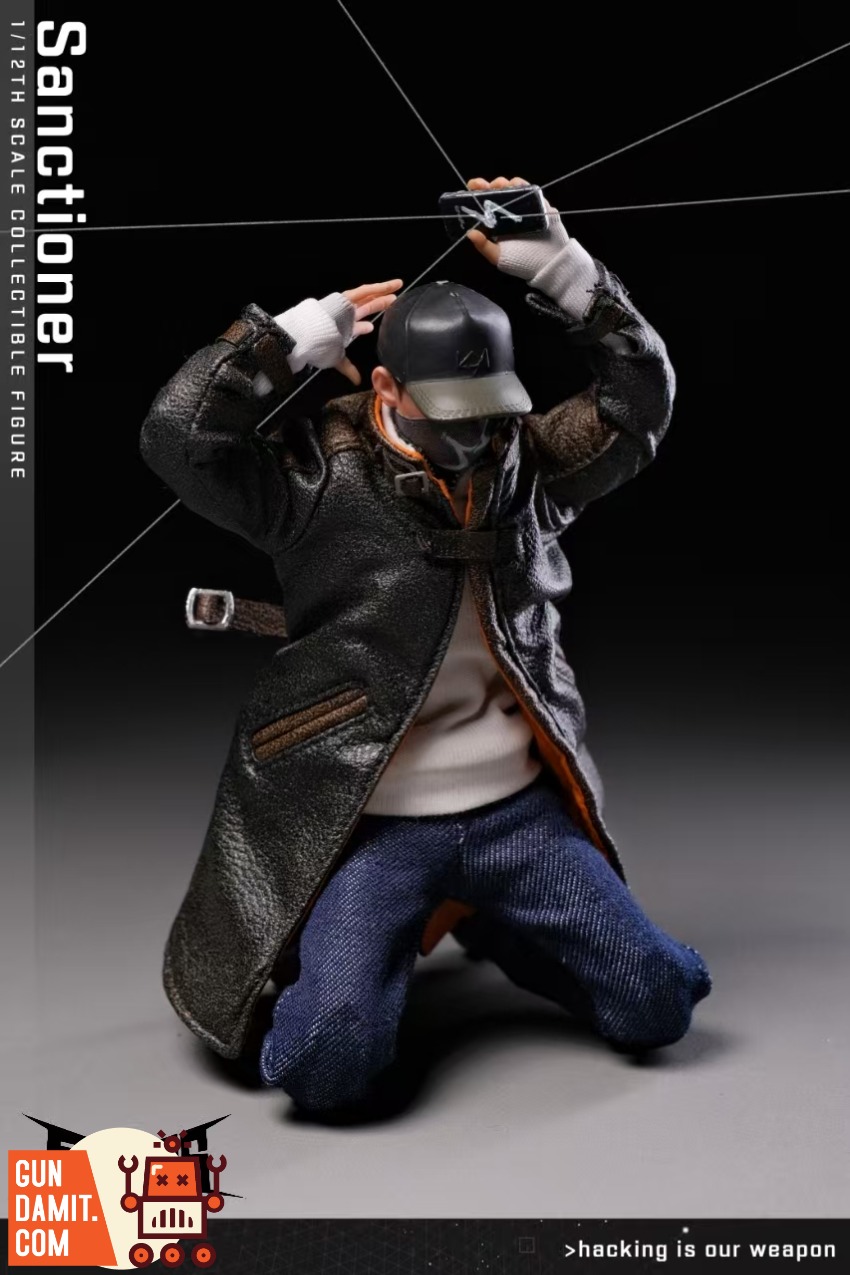 555toys Aiden Pearce Watch Dogs Figure - back view 555T-PEARCE 555toys Watch Dogs Aiden Pearce 1/12 - back view