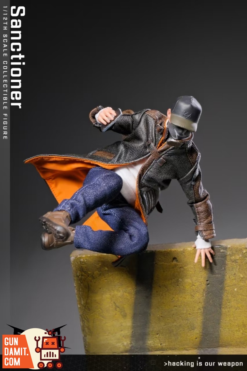 555toys Aiden Pearce Watch Dogs Figure - close-up detail 555T-PEARCE 555toys Watch Dogs Aiden Pearce 1/12 - close-up detail