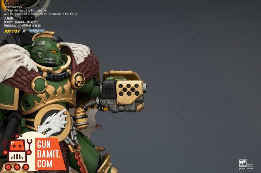 JoyToy JT04438 1/18 Warhammer 40K Salamanders Vulkan He'stan, the Forgefather with the Spear of Vulkan and the Gauntlet of the Forge - View 7 JoyToy JT04438 1/18 Warhammer 40K Salamanders Vulkan He'stan, the Forgefather with the Spear of Vulkan and the Gauntlet of the Forge - View 7