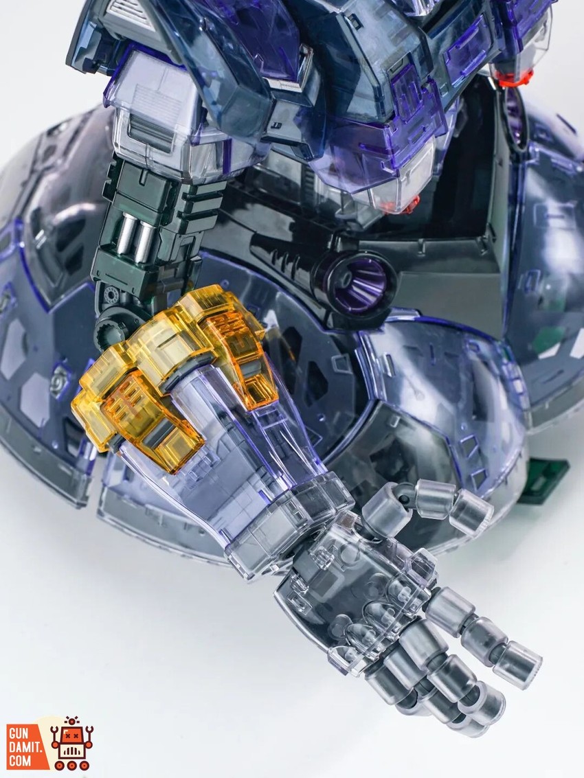 A Baoa Qu Model 1/100 Zhanshenhao Model Kit Translucent Colored Ver. - View 24 A Baoa Qu Model 1/100 Zhanshenhao Model Kit Translucent Colored Ver. - View 24