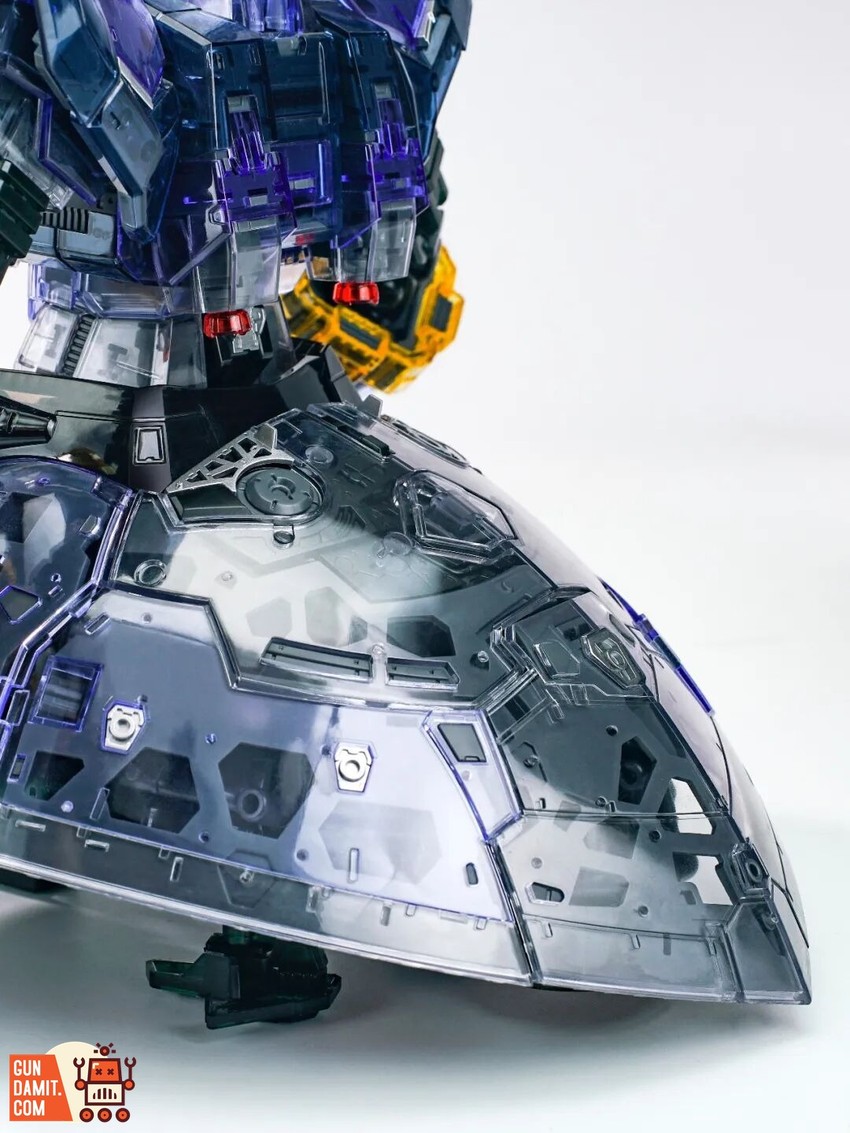 A Baoa Qu Model 1/100 Zhanshenhao Model Kit Translucent Colored Ver. - View 27 A Baoa Qu Model 1/100 Zhanshenhao Model Kit Translucent Colored Ver. - View 27