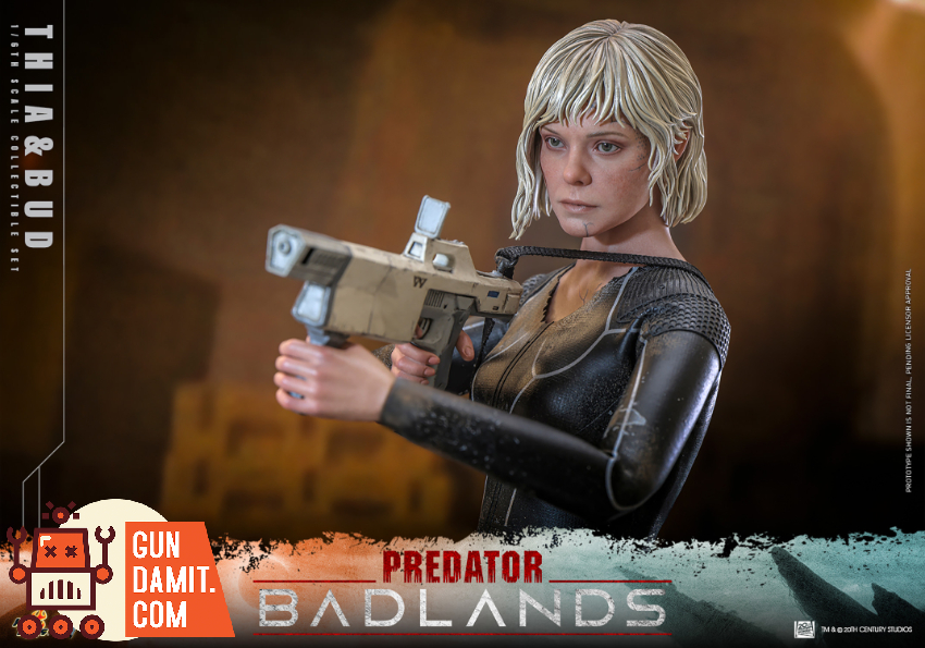 HotToys 1/6 MMS900 Predator: Badlands Thia and Bud - View 2 HotToys 1/6 MMS900 Predator: Badlands Thia and Bud - View 2