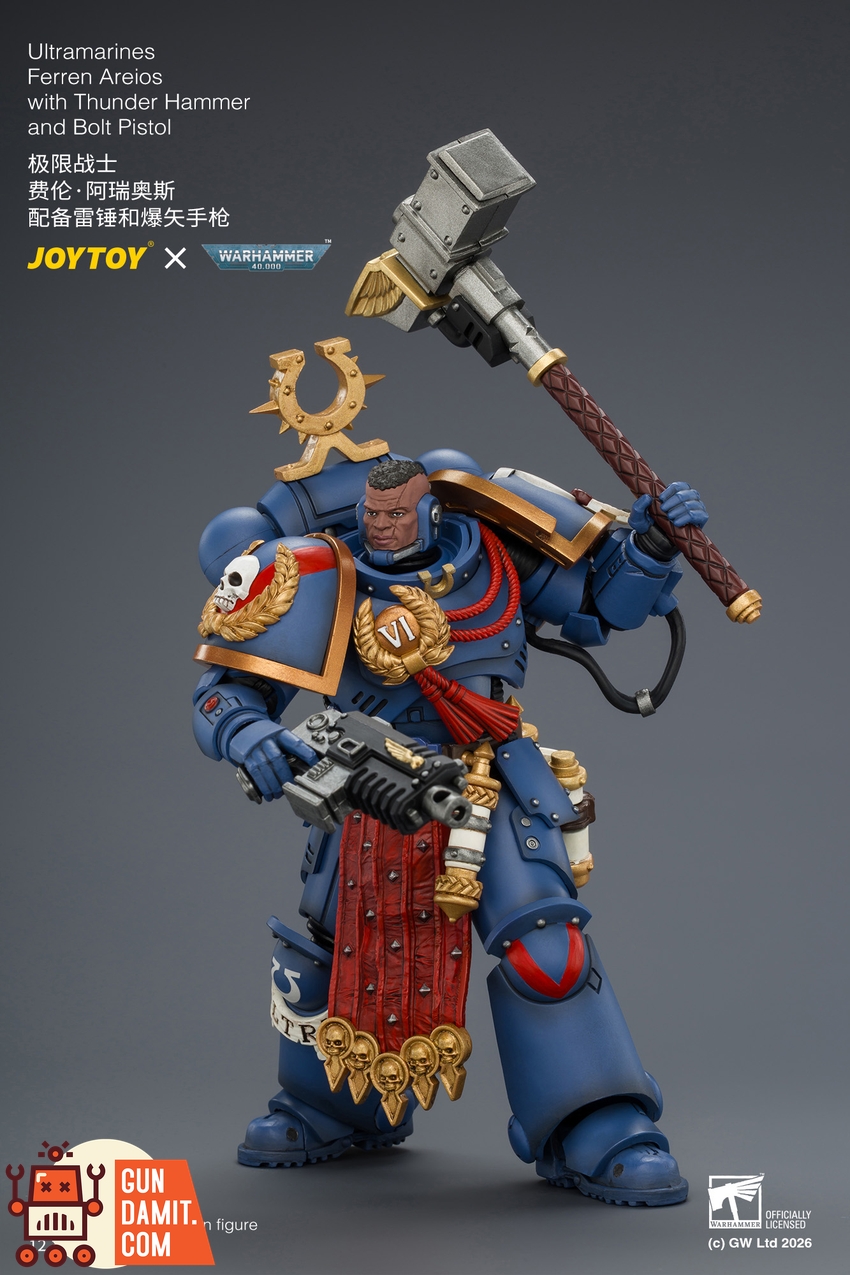 JoyToy JT04889 1/18 Warhammer 40K Ultramarines Ferren Areios with Thunder Hammer and Bolt Pistol - View 6 JoyToy JT04889 1/18 Warhammer 40K Ultramarines Ferren Areios with Thunder Hammer and Bolt Pistol - View 6