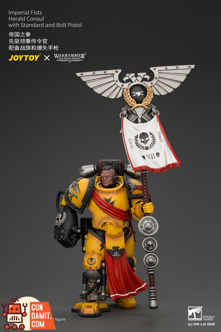 JoyToy JT05220 1/18 Warhammer The Horus Heresy Imperial Fists Herald Consul with Standard and Bolt Pistol - View 1 JoyToy JT05220 1/18 Warhammer The Horus Heresy Imperial Fists Herald Consul with Standard and Bolt Pistol - View 1