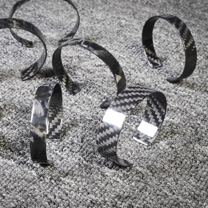 8002 C-Shape Carbon Fiber Bracelet for Wholesale