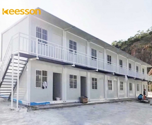 KEESSON ขับรถผ่านร้านอาหารคอนเทนเนอร์