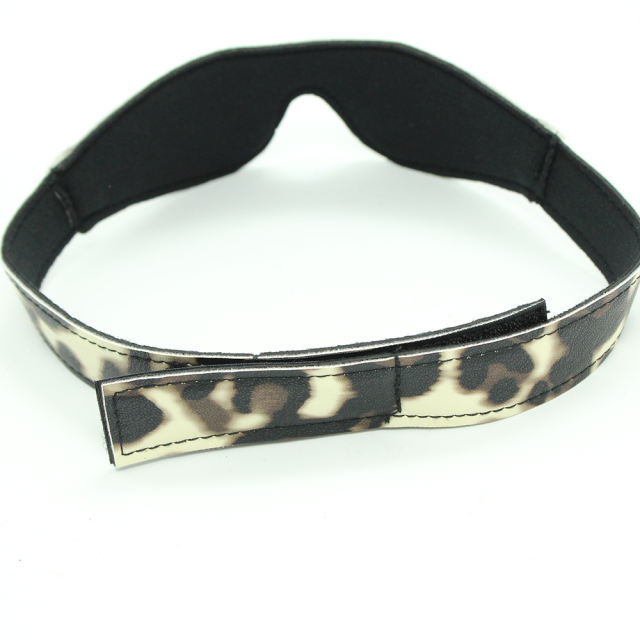 Bondage 3 set(wrist restraints, eye mask & whip) Leopard