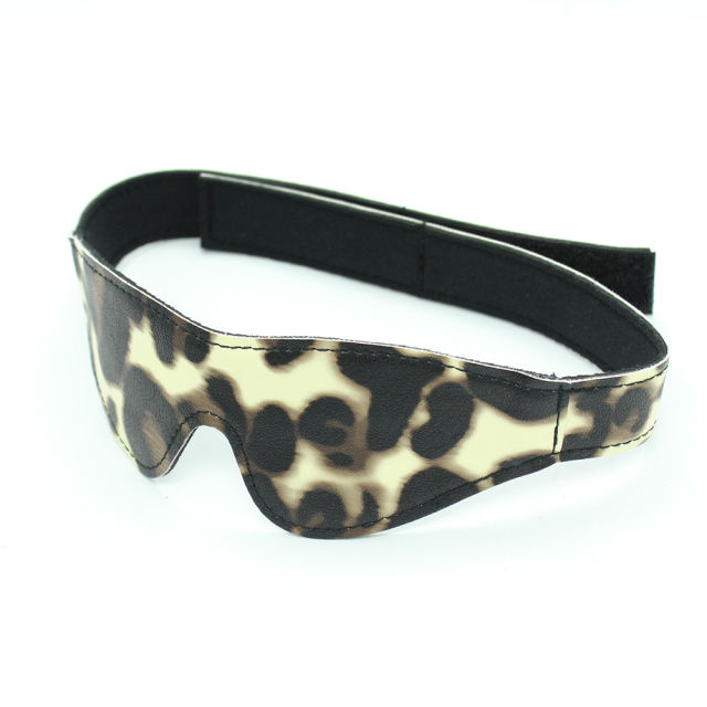 Bondage 3 set(wrist restraints, eye mask & whip) Leopard