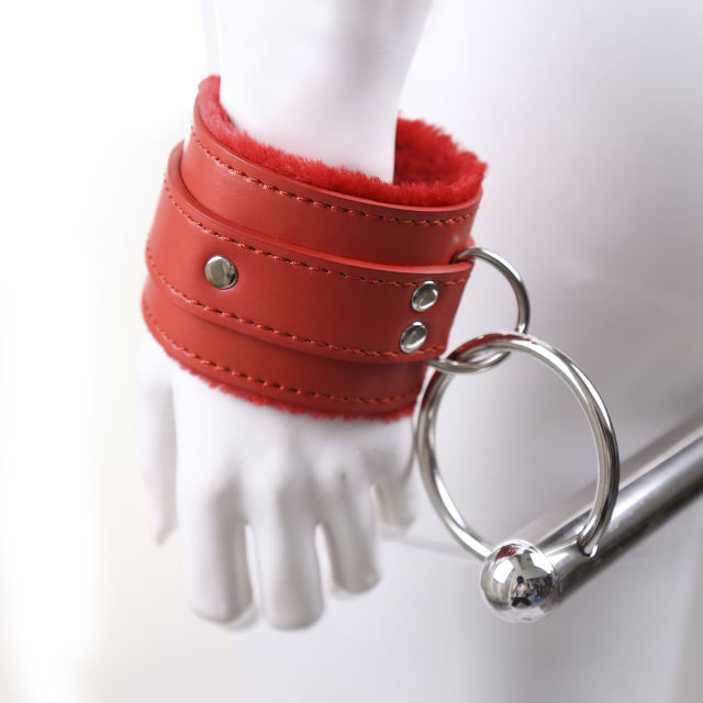 Metal bondage spreader bar with restraints