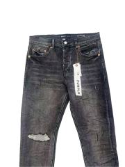 1:1 quality version Classic Black Knee Ripped Jeans 28642008