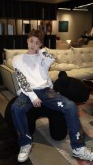 1:1 quality CH Black Floral Sleeve White Horseshoe Circle Pocket Long Sleeve T-Shirt
