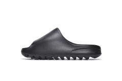 A Y**zy Slide Black FX0495