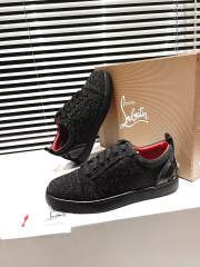 1:1 quality version Embroidered Heel Signature Red Sole Low-Top Casual Sneakers 3 colors 28894913