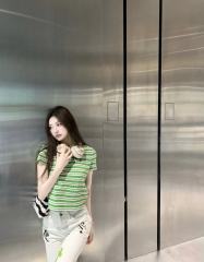 1:1 quality version 28166102 Embroidered Logo Tee 2 colors for girls
