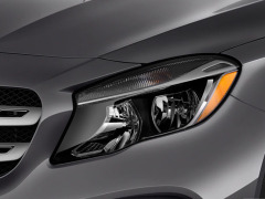 Передняя фара Mercedes-Benz GLA-класса 2018 г.