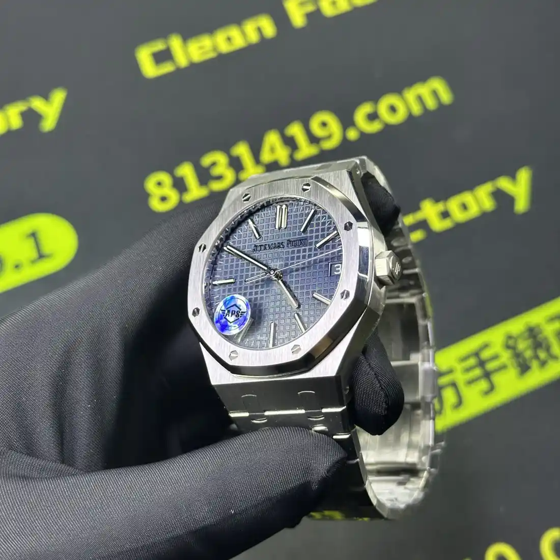 AP Audemars Piguet Calibre 4302 movement caseback macro 愛彼 4302 機芯背透特寫