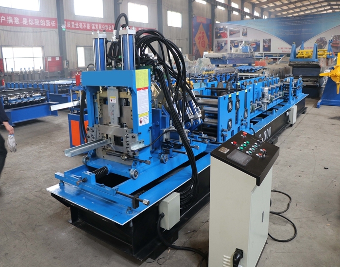 Auto C Purlin Roll Forming Machine with Punching