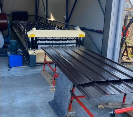 We make Tr20 Tr40 Roofing sheet forming machine for Euro Market