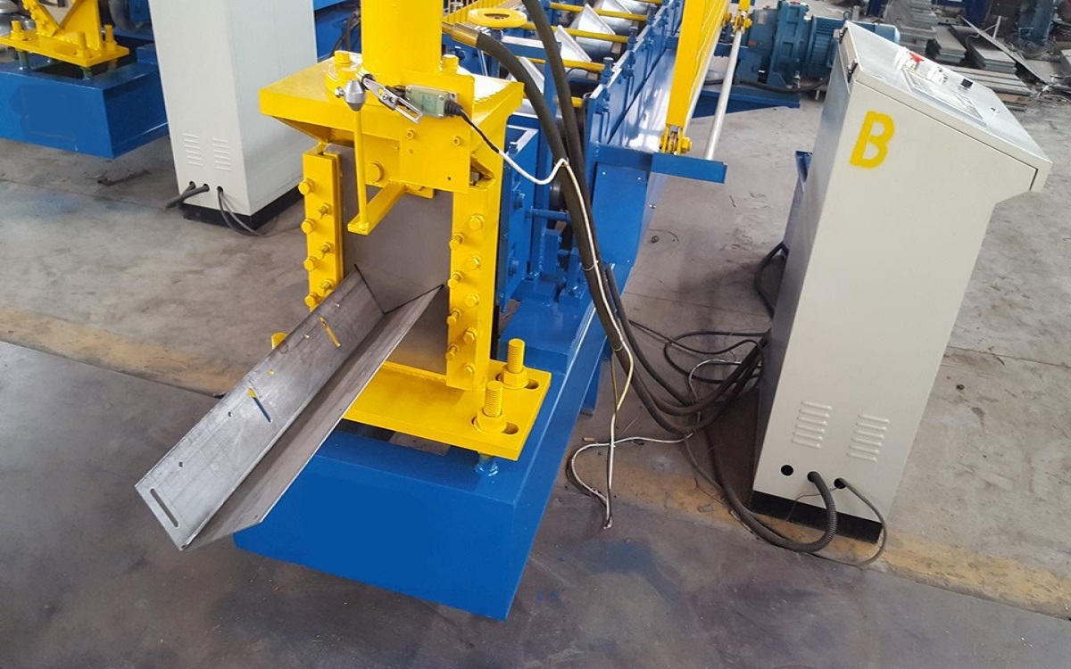Custom require L angle roll forming machine with punch
