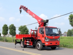 Dongfeng 4x2 cargo truck Shenbi 7Ton Telescopic Boom Truck with Crane
