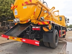 LHD/RHD Dongfeng 4x2 Sewage Suction Truck Suction Sewage Truck Clean Water Tank Vacuum Sewage Tanker Truck for Sale