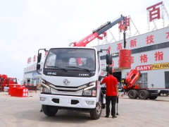 Shenbai Dongfeng 4X2 1.8 Ton Hydraulic Telescopic Boom Mini Mobile Straight Boom Loader Transport Mounted Crane