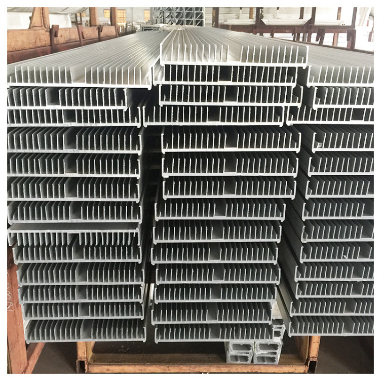 Il profilo del radiatore estruso in alluminio supporta la personalizzazione dell'apertura della matrice di grandi sezioni del radiatore