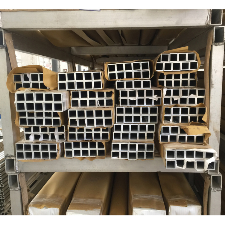 Διάφορα μεγέθη Aluminum Tubes Aluminum Square Tubes μπορούν να οξειδωθούν και να προσαρμοστούν