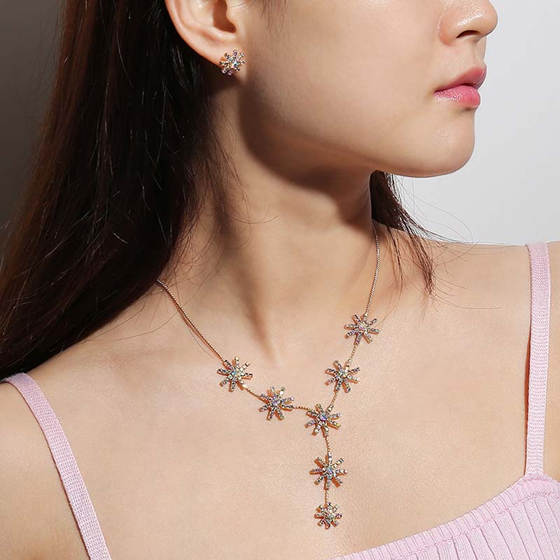 Wholesale Simple Trendy Set Item Alloy Diamond-studded Sun Flower Clavicle Necklace Vendors