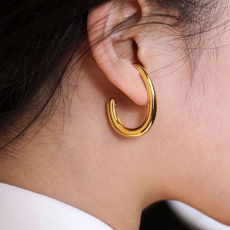 Explosion Style Fashion Stainless Steel Golden Personality C-shaped Earrings Women Supplier