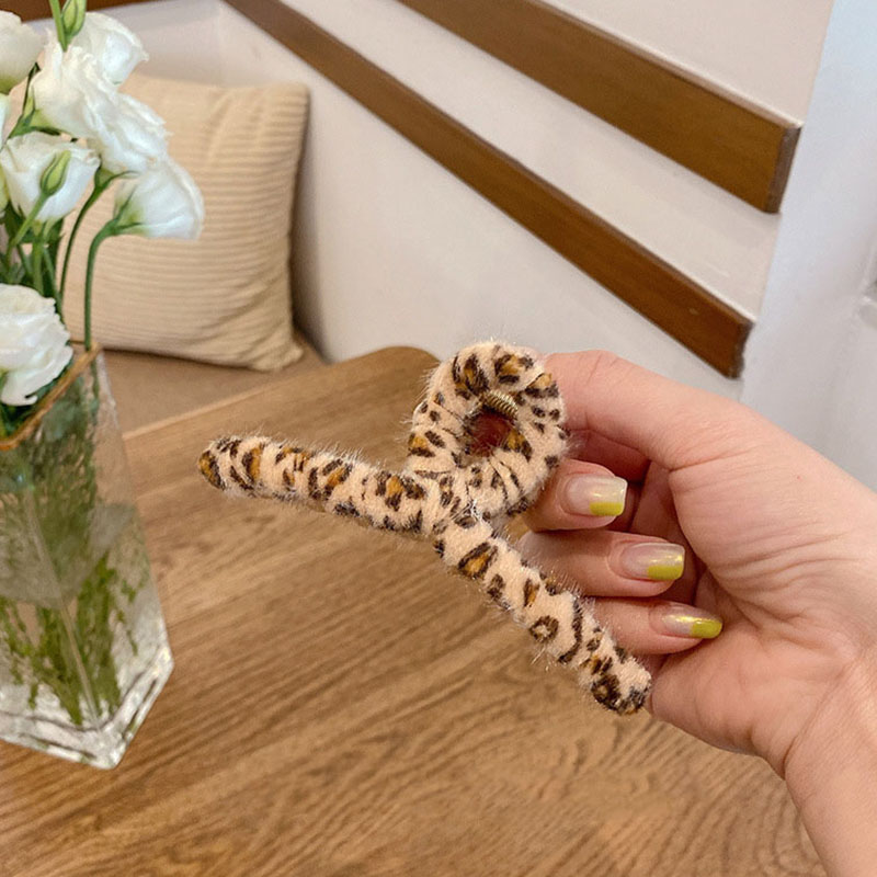 Wholesale Elegant Plush Leopard Print Grip Clip Large Hair Clip