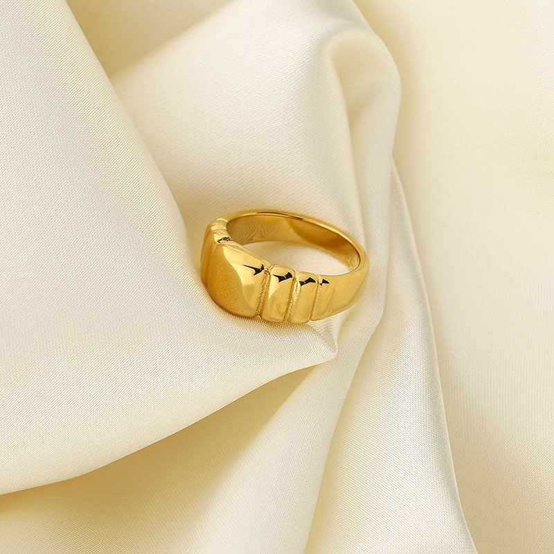 France Gold-plated Titanium Steel Cow Horn Wrapped Ring Vintage Twist Pattern Ring Manufacturer