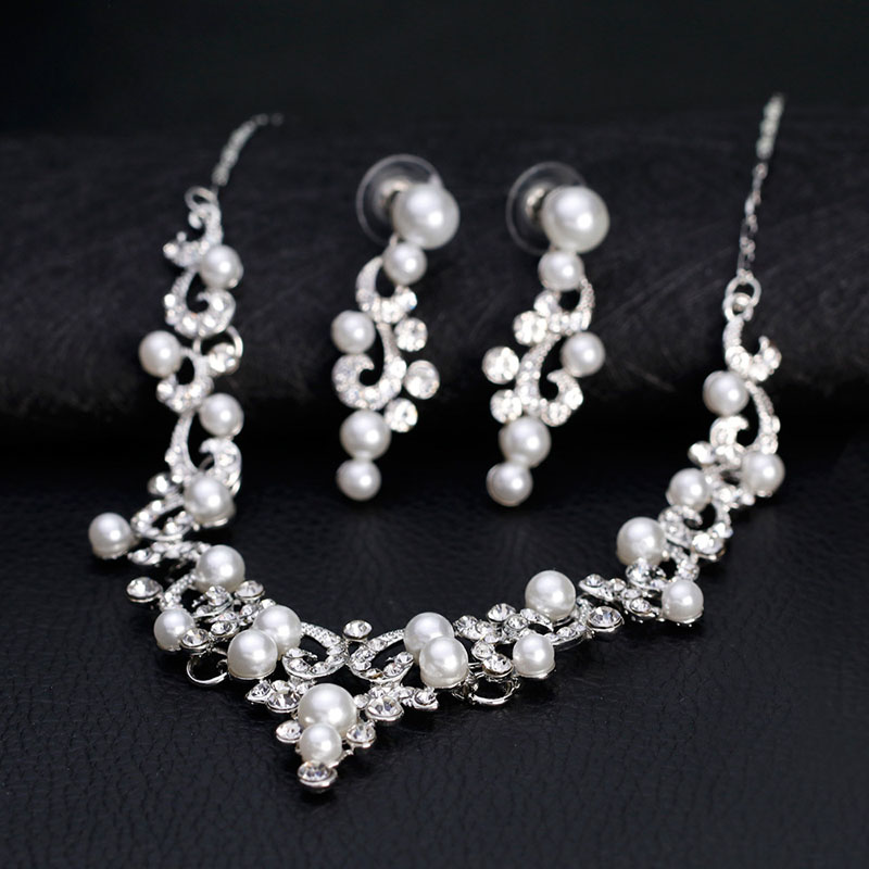 Pearl And Rhinestone Necklace And Earrings Two-piece Set Manufacturer