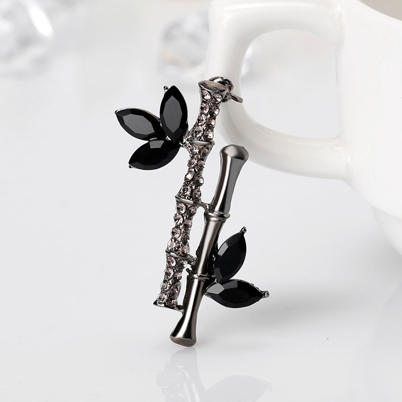 Wholesale Fashion Bamboo Knotted Alloy Full Of Diamonds Plant Brooch