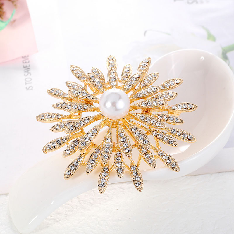 Wholesale Golden Sunflower Brooch Alloy With Diamonds And Pearls Accessories Female Pins