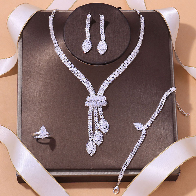 Wholesale Light Luxury Fashion Crystal Necklace Set Of Four