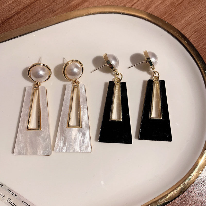 Wholesale Silver Pin Pearl Vintage Style Earrings Korean Fashion Simple Earrings