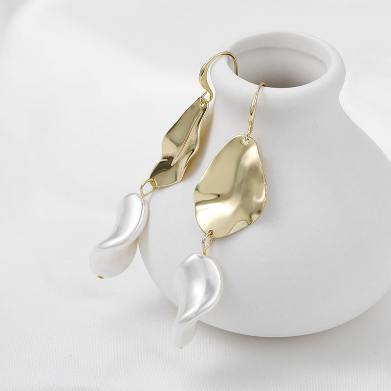 Wholesale Fashion Irregular Metal Minimalist Baroque Pearl Ear Hooks