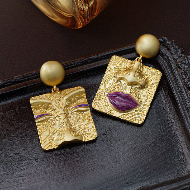 Wholesale Asymmetrical Vintage Sphinx Cameo Earrings Gold Fashion Earrings