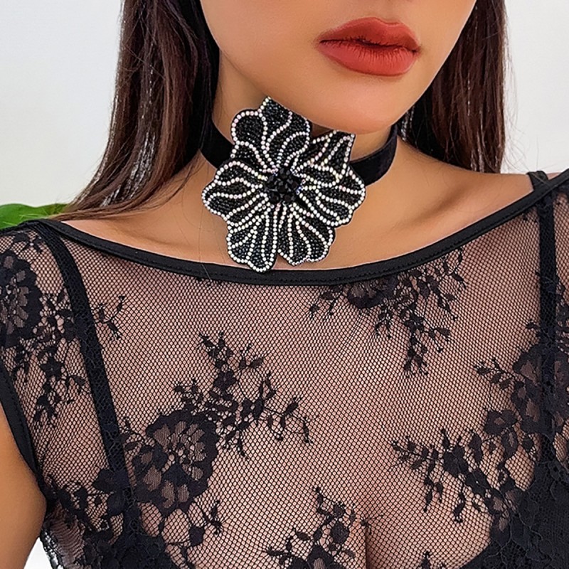 Vintage Rhinestone Flower Black Collar Lolita Flower Necklace Necklaces Female Wholesaler