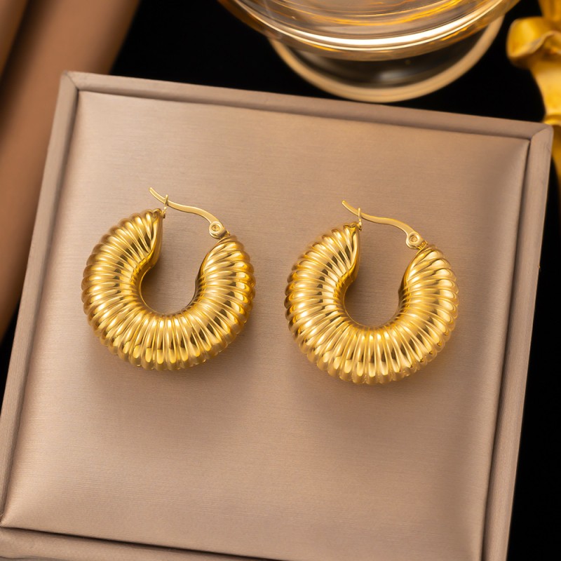 Thick Line C- Shaped Earrings Wholesalers
