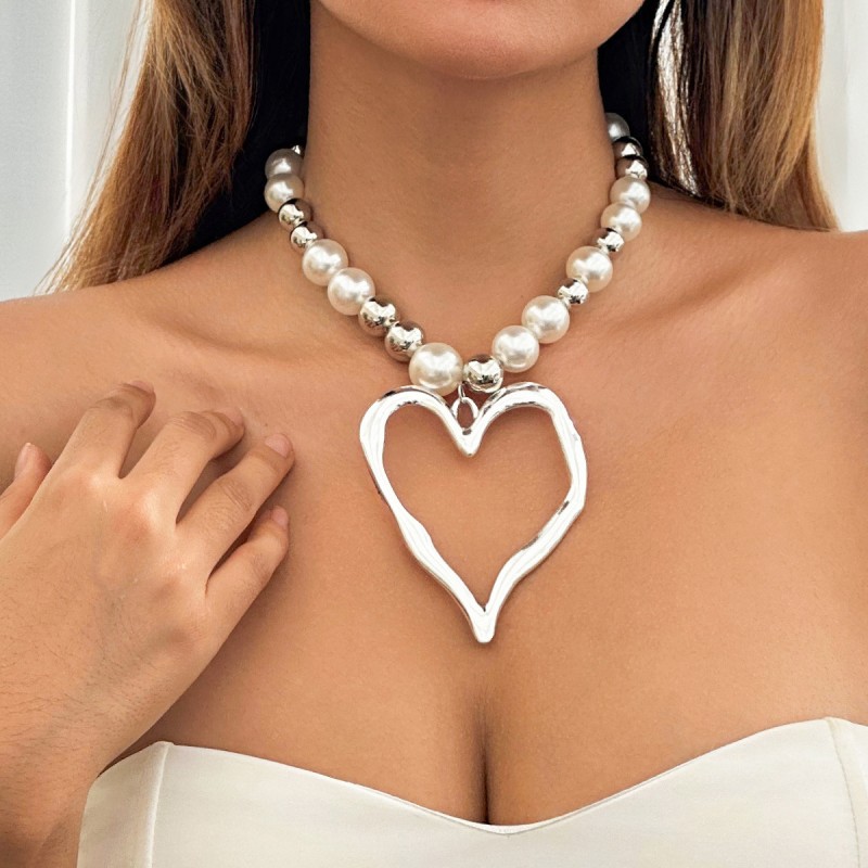 Irregular Love Pendant Pearl Necklace Wholesalers