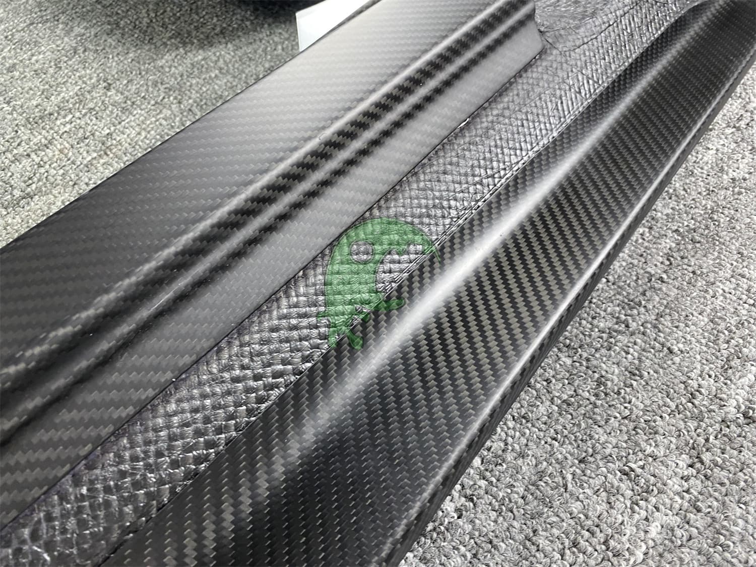 Dry Carbon Fiber Rear Engine Cover Lid for Lamborghini Huracan LP610/LP580 - Performante Style