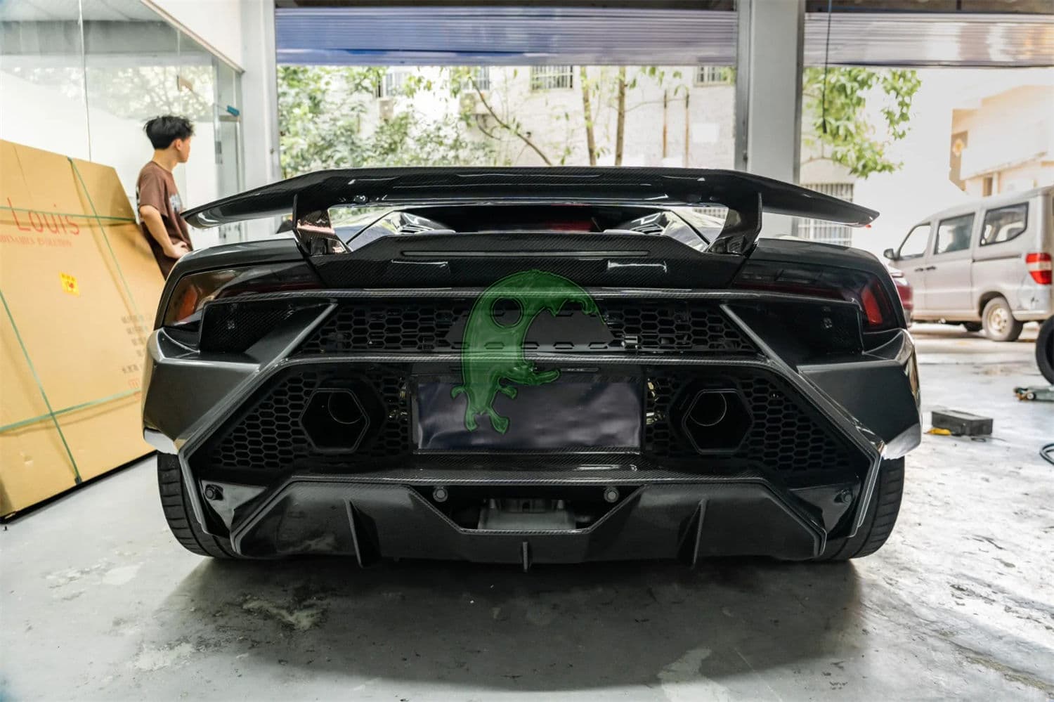 Tecnica Dry Carbon Fiber Rear Bumper For Lamborghini Huracan LP610 LP580 EVO body kit bodykit