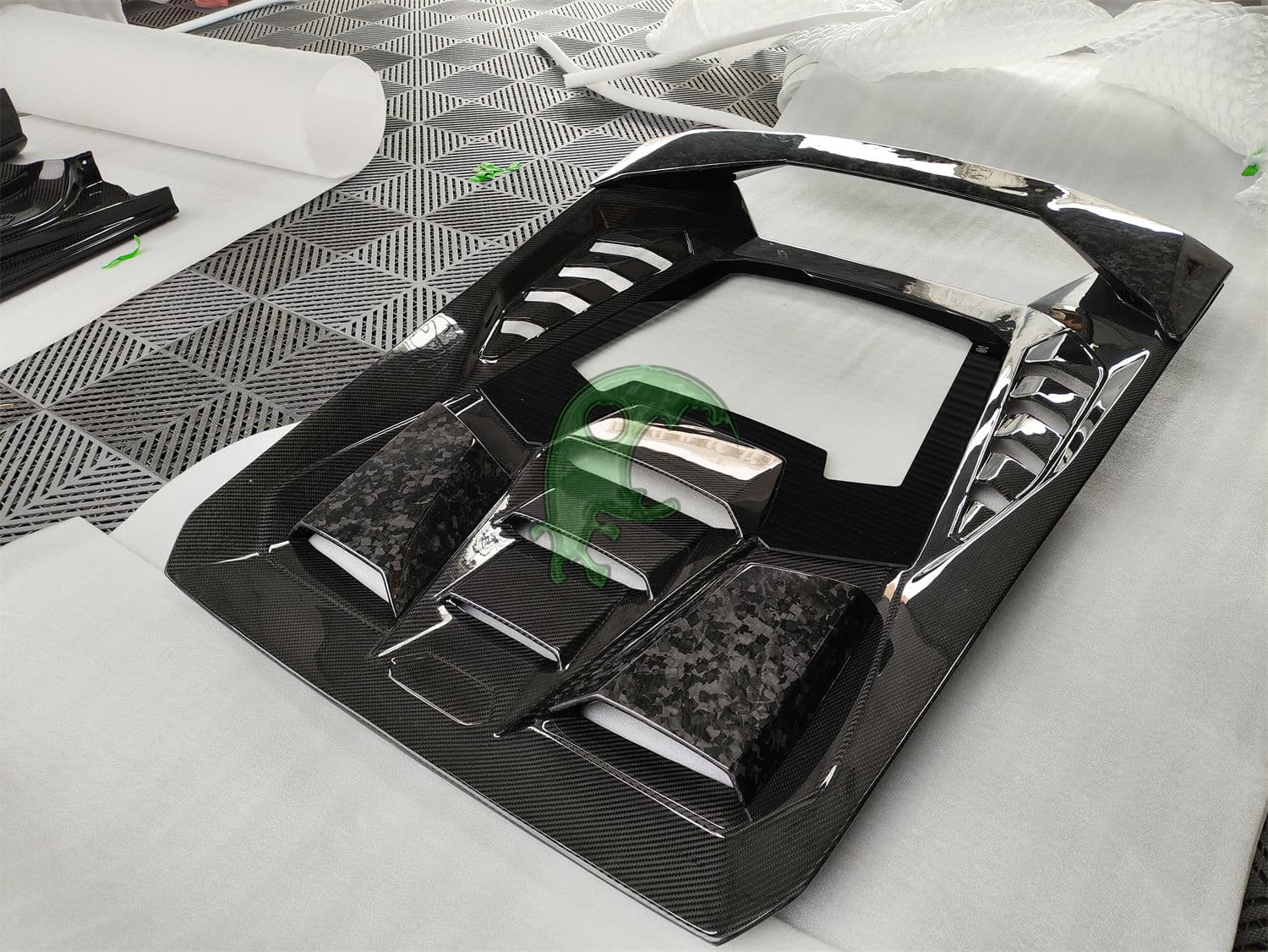 Tecnica Dry Carbon Fiber Rear Engine Cover Lamborghini Huracan LP610 LP580 EVO BONNET