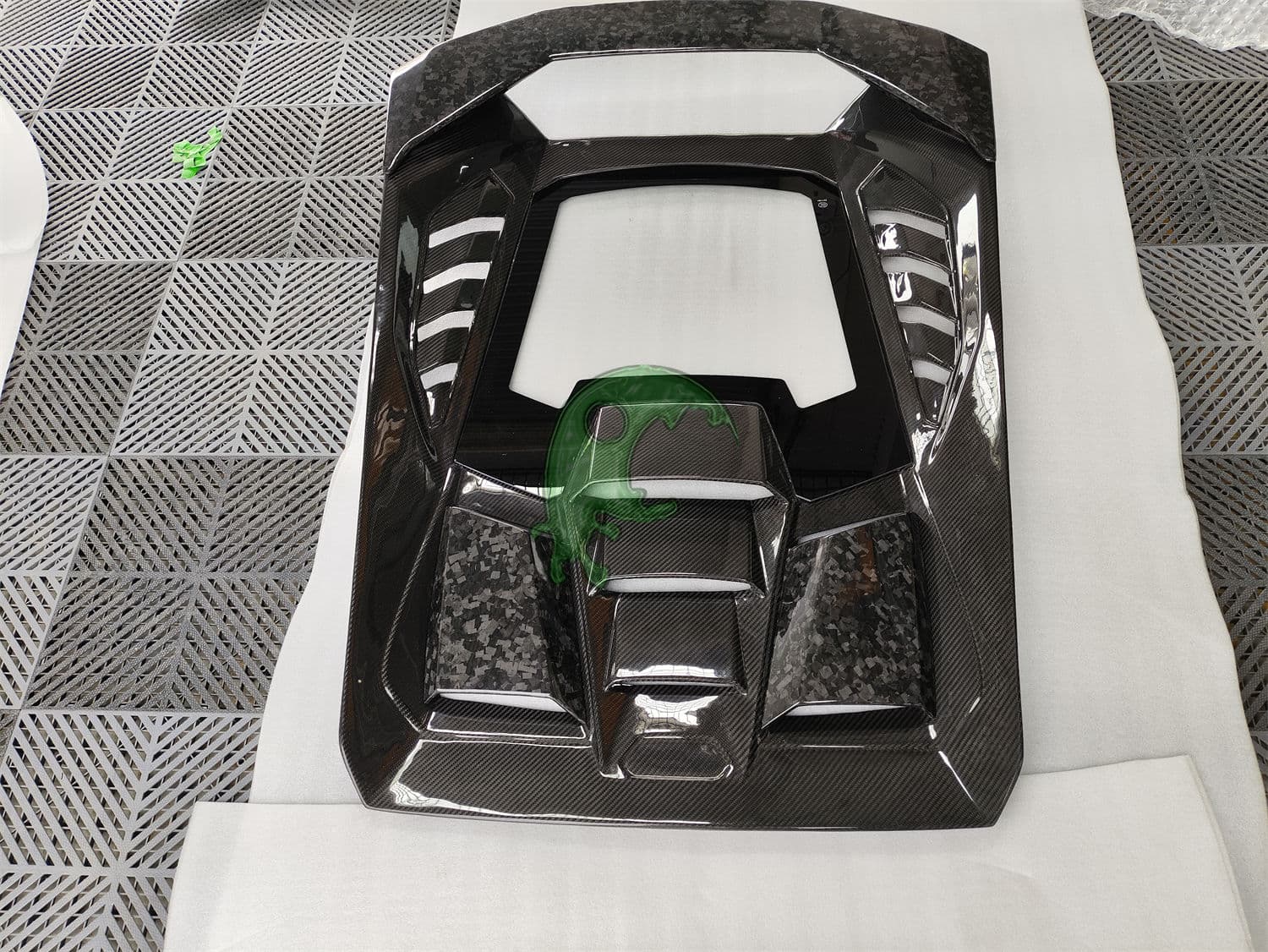 Tecnica Dry Carbon Fiber Rear Engine Cover Lamborghini Huracan LP610 LP580 EVO BONNET