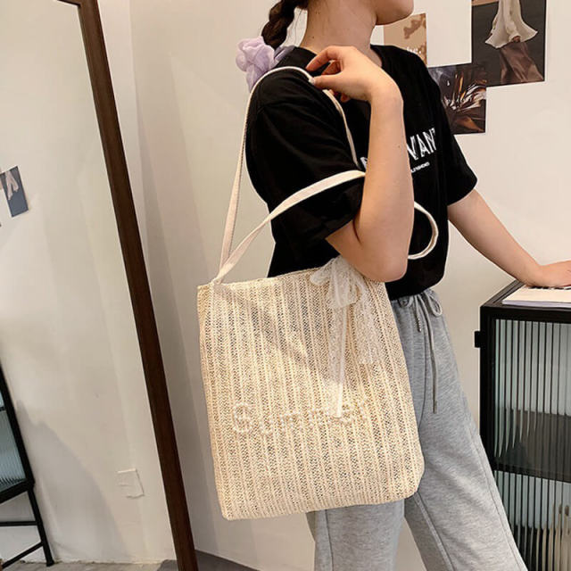 OOVOV Women Straw Beach Bags Tote Bag Summer Handwoven Shoulder Bags With Pearl Letter Lace Decoration