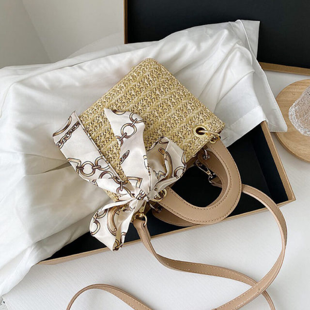 OOVOV Straw Shoulder Bag, Straw Handbag Women Handmade Straw Bag Summer Beach Leather Straps Bag