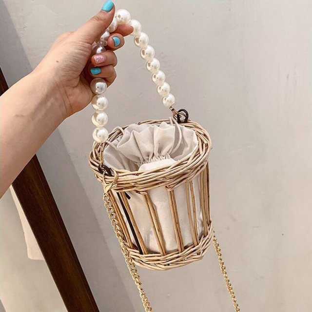 OOVOV Summer Beach Rattan Bag for Women Basket Circle Crossbody Handwoven Purse Clutch Vacation Pearl Totes Bag